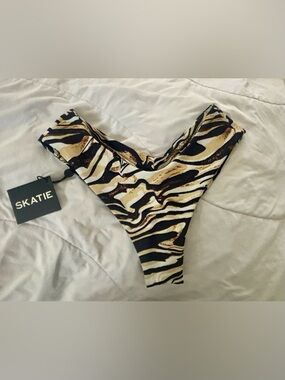 SKATIE Mandi Bikini Bottom Weho Cheeky V Gold Zebra Black White Swim Small NEW